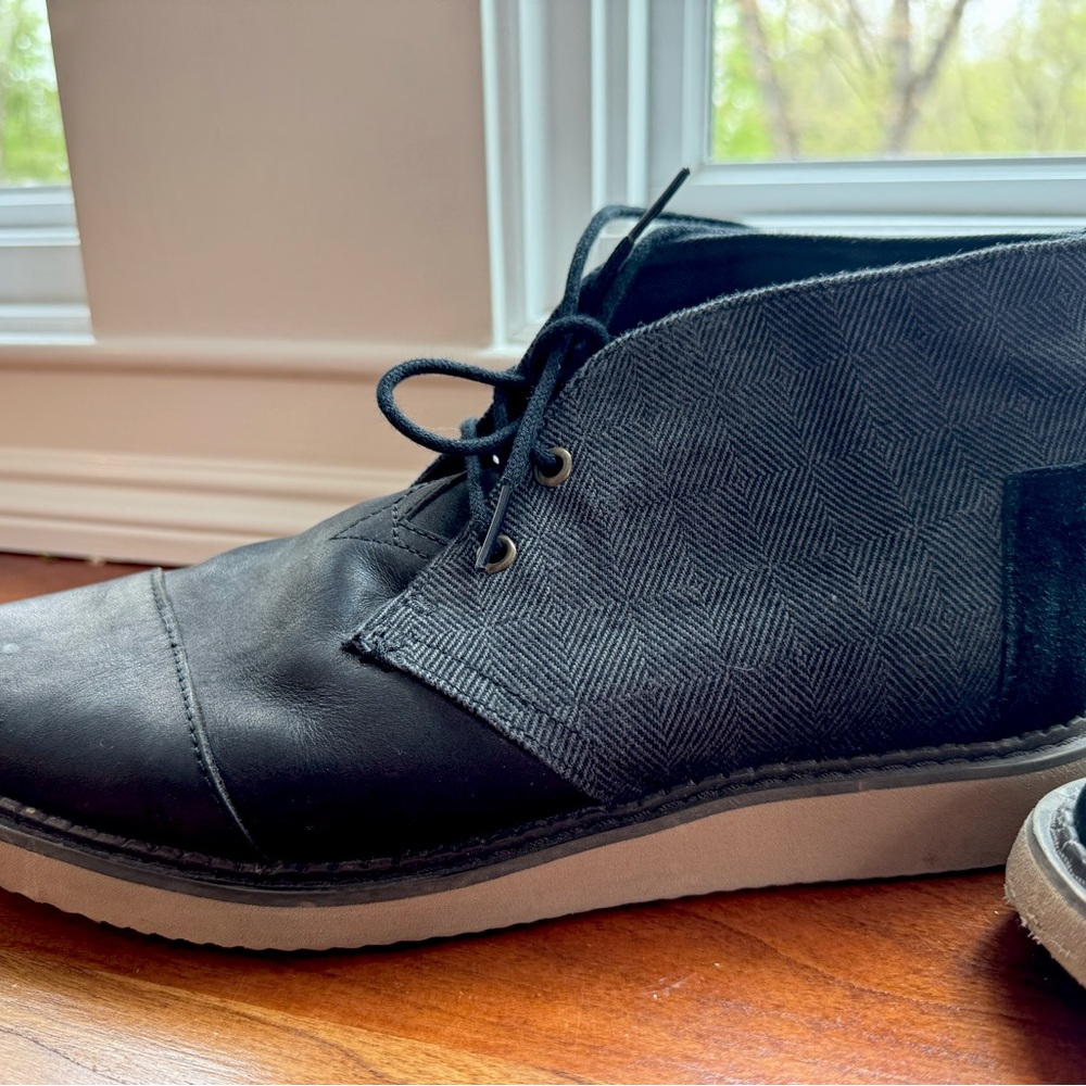 Men’s Toms Chukka Boots size 10 Black and Tweed